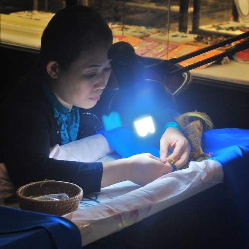 вышивальщица картин (picture embroiderer)