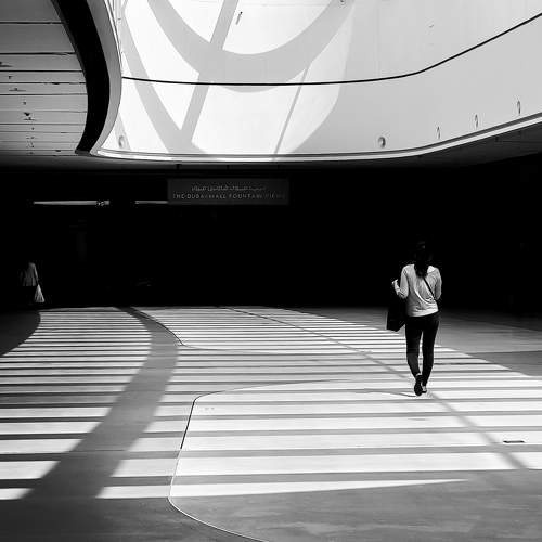 Leading Lines using Ceiling's shadow