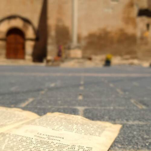 Виброшена книга...церква...хрест