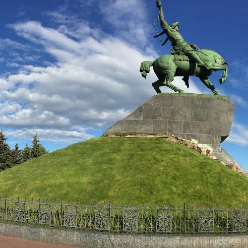 Всадник над рекой