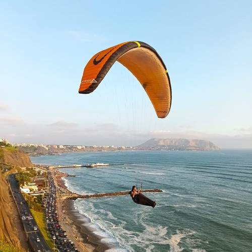 Vuelo en la Costa Verde