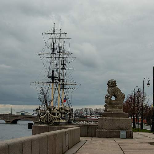 На Петровской набережной. Санкт-Петербург