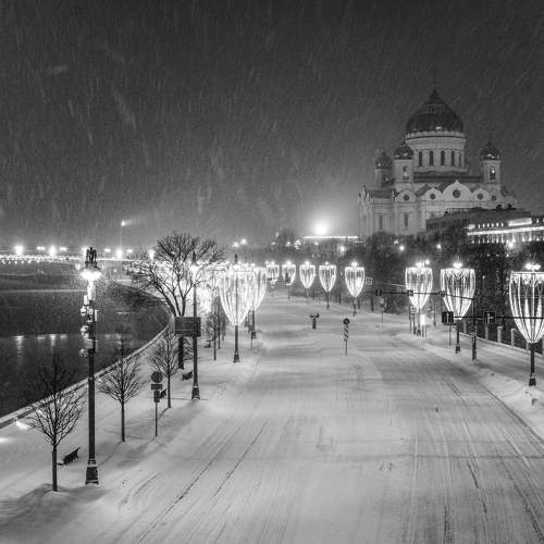 Снежное утро в большом городе
