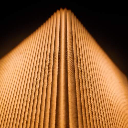 SYMMETRY OF LAMP STRUCTURE