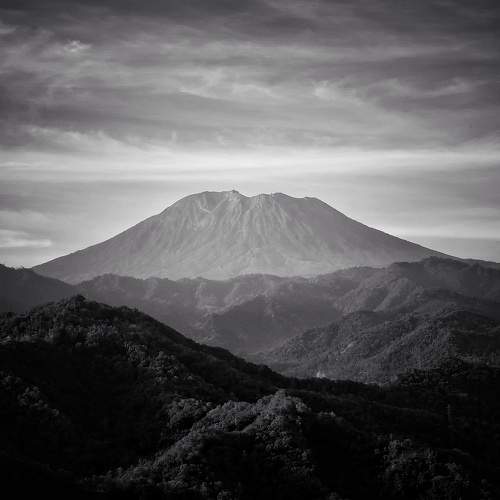 The Sanctuary between Heaven and Earth