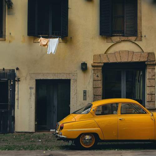 the yellow car