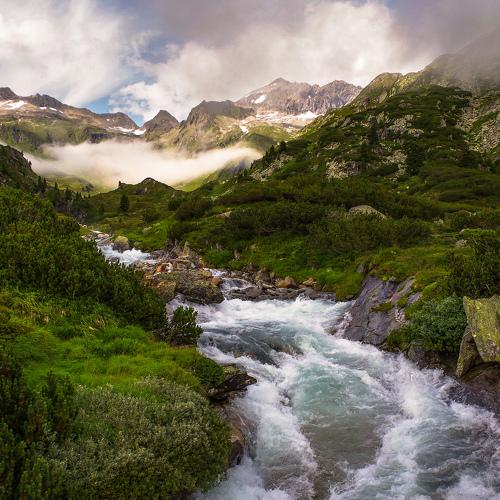 Горная река в Альпах