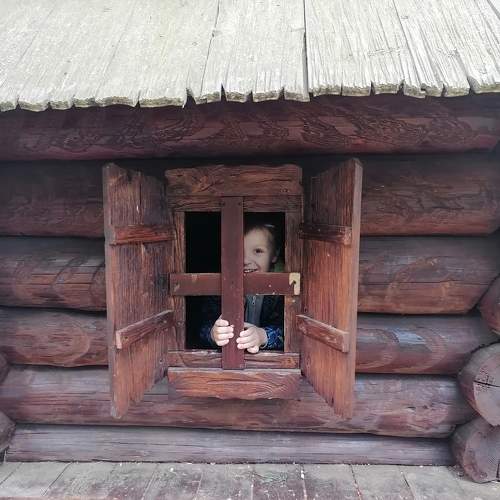 В избушке