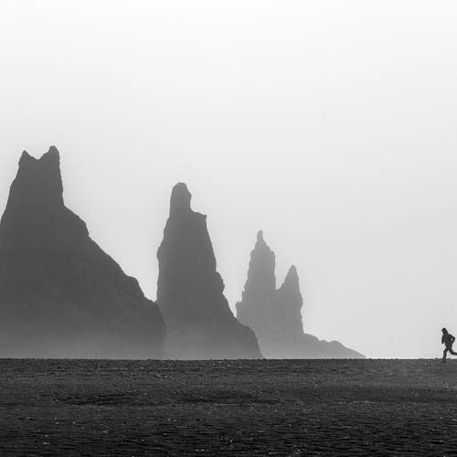 Reynisfjara runner