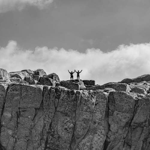 Freedom above Smögen rocks