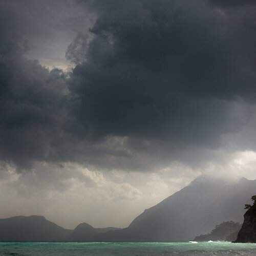 Storm curtain