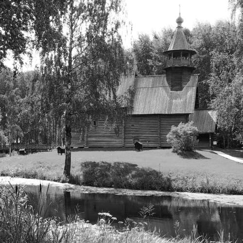 Старая церквушка.