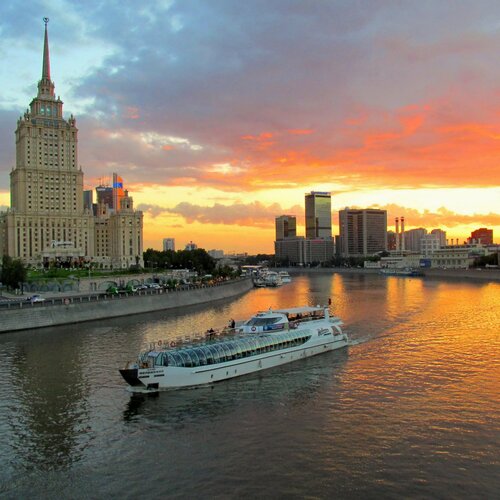 Закат над рекой Москвой