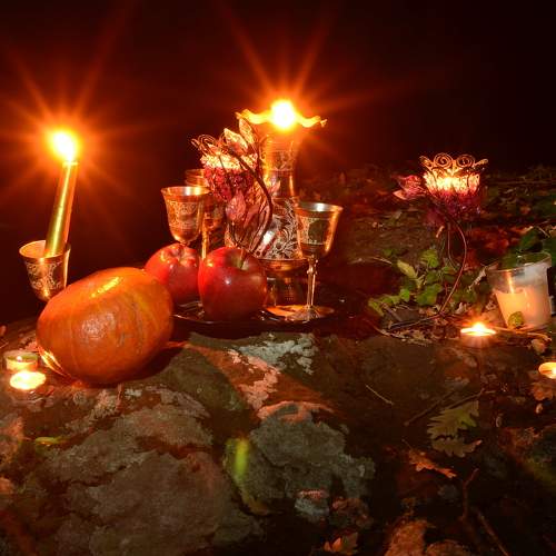 Ночь накануне Дня всех Святых   The night before All Saints' Day
