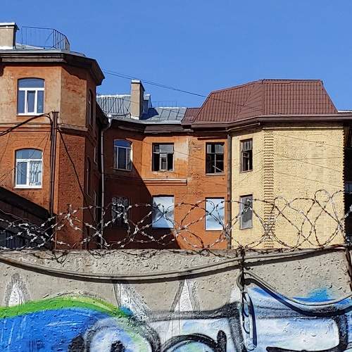 Дворы около метро