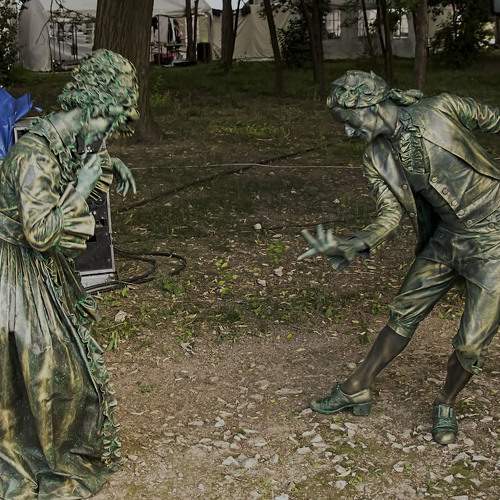 living statue