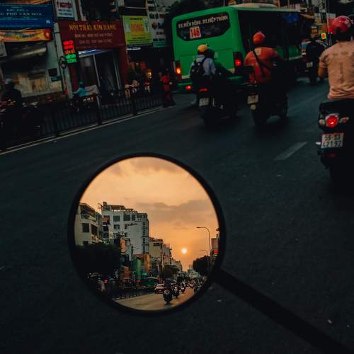 Thành Phố Trong Gương