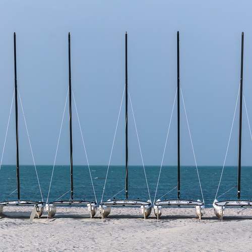 Catamarans symmetry