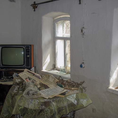 Все уехали в город
