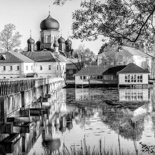 Свято-Введенская островная пустынь