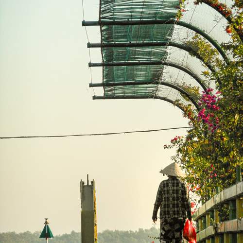 Stepping under a conical hat