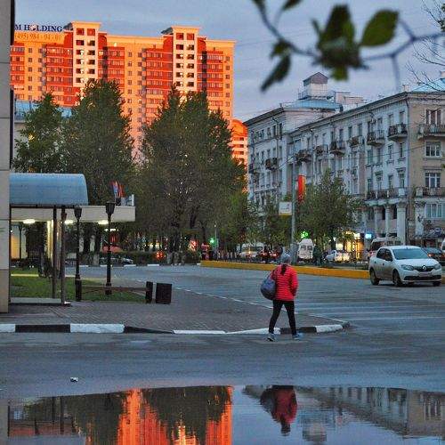 Город в цветах заката