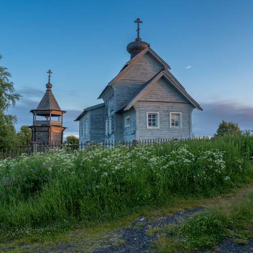 На рассвете.