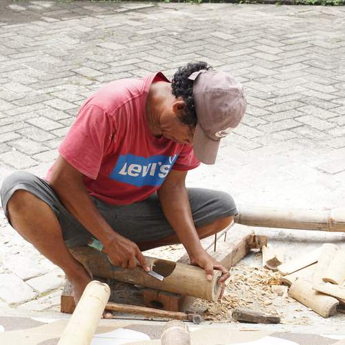 Bamboo chair maker