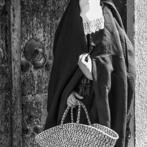 Woman in a sheet, Algerian heritage