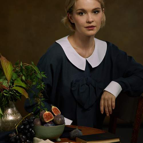 Девушка с инжиром