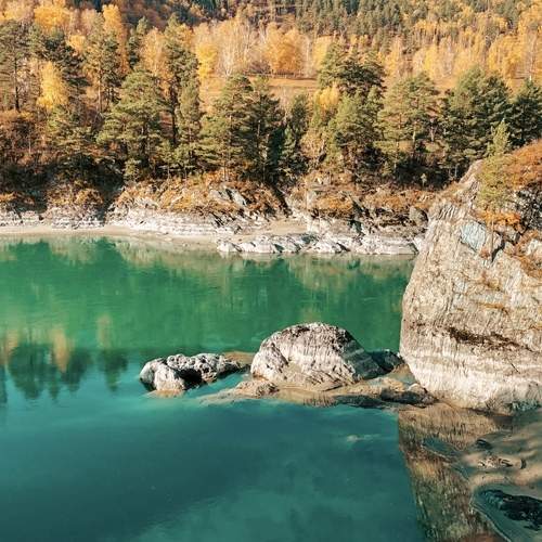 Осень в горах: бирюзовая симфония