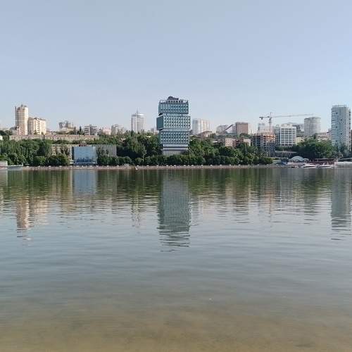 Город у реки