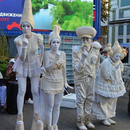 Уличные артисты