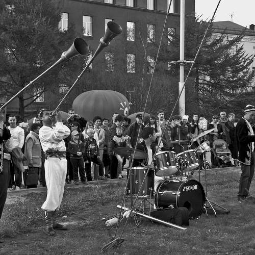 Уличный цирк