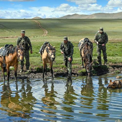 Пограничный наряд. На водопое