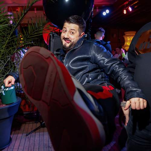 Photo #11579133