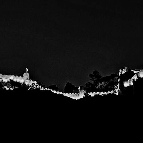 Castelo no cume da Serra