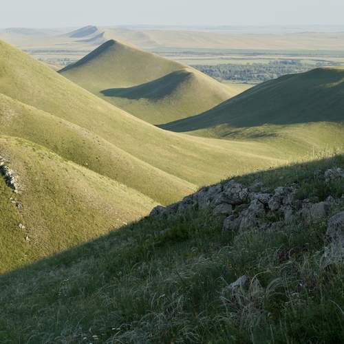 “Dragon back” mountains