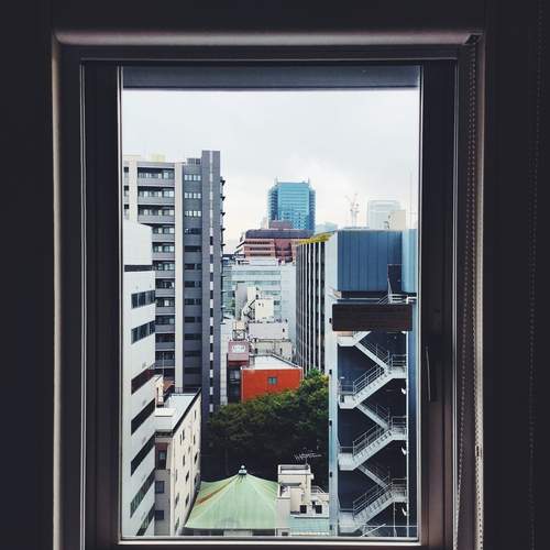 A miniature portal to the metropolis