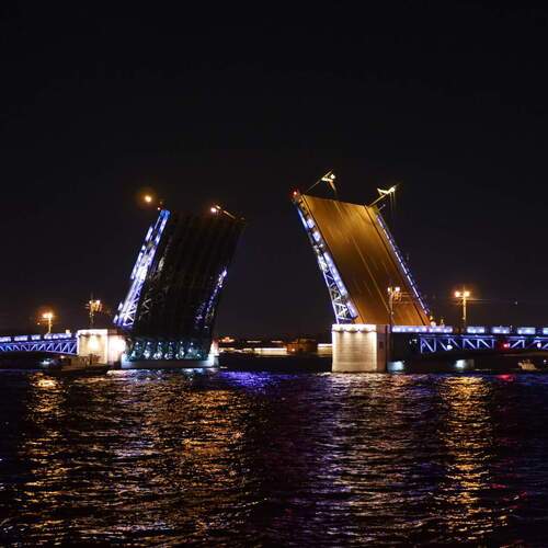 Дворцовый мост. Санкт-Петербург