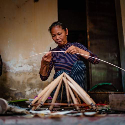 Руки, создающие традицию.