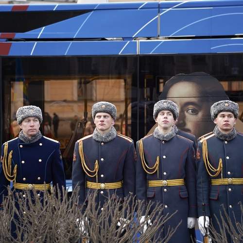 Император подмигнул
