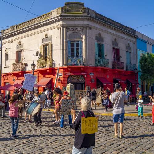 Por el regreso de las Ferias Artesanales a la Boca, Caminito.