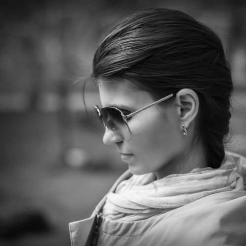 Женщина в очках
