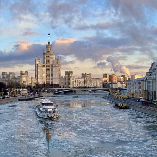 Ранняя навигация на Москва-реке