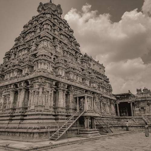 Chola architecture