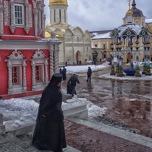 Скоро солнце встанет и монах пойдёт...