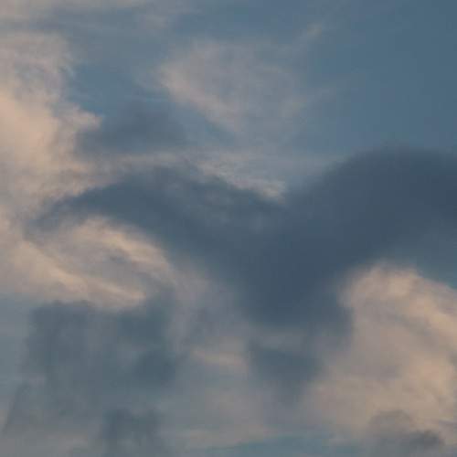 En el cielo.