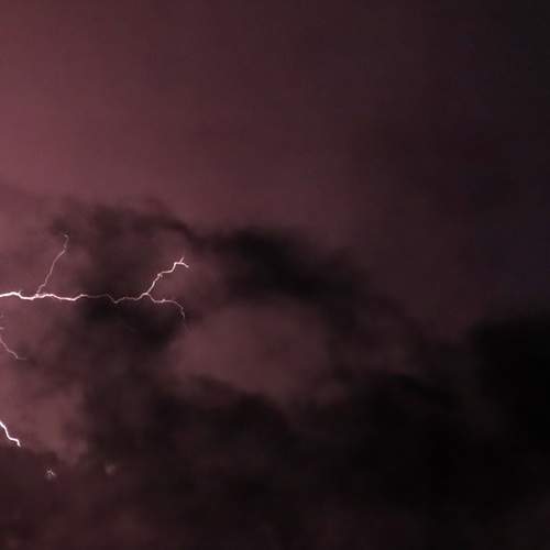 Rayo sobre la nube
