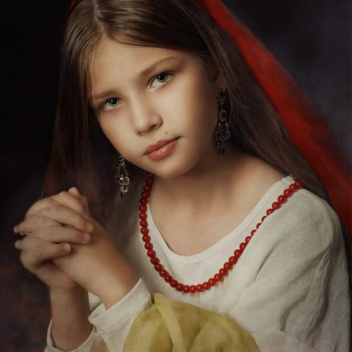 Девочка в красной шали